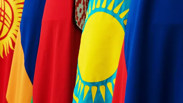7 марта 2017. Флаги Киргизии, Армении, Белоруссии, Казахстана и России - стран-участниц Евразийского 'экономического союза.