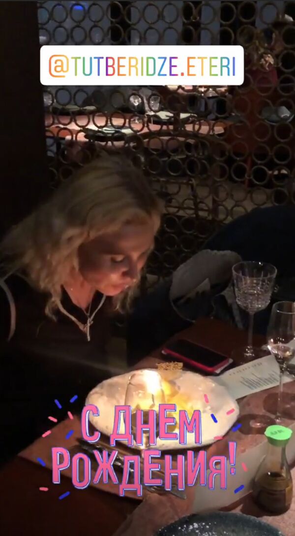 ザギトワ選手、コーチの誕生日パーティーに出席【写真】 ザギトワ選手、コーチの誕生日パーティーに出席【写真】 - Sputnik 日本