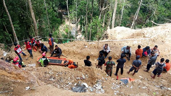 インドネシアで金鉱山が崩落 　死者４人、少なくとも３７人が生き埋め - Sputnik 日本