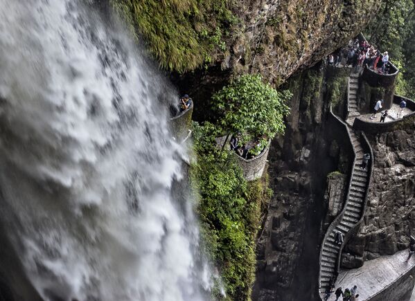 エクアドルの滝「悪魔の大釜」の近くにある階段 - Sputnik 日本