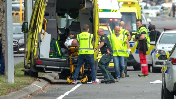 ＮZモスク銃乱射事件で死者４０人　同国首相が明らかに