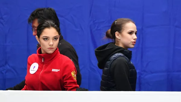 エフゲニア・メドベージェワ選手とアリーナ・ザギトワ選手、世界フィギュアスケート選手権が行われているさいたまスーパーアリーナで練習中