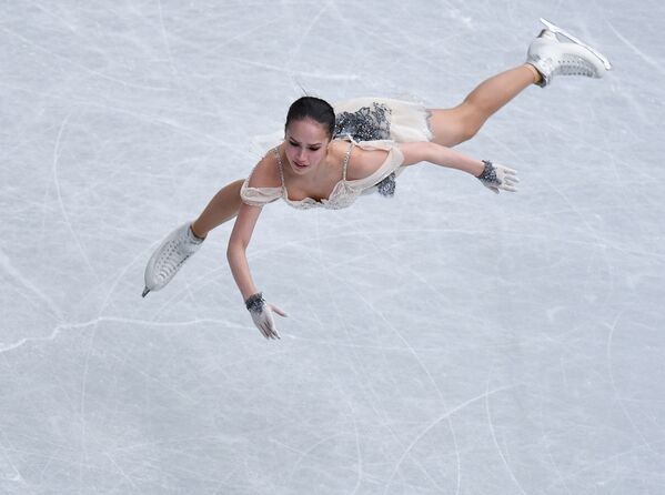 日本の埼玉県で開催の世界フィギュアスケート選手権の女子シングル・ショートプログラムで演技するロシアのアリーナ・ザギトワ選手 - Sputnik 日本