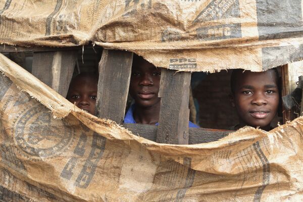 ジンバブエにある一時避難所の子供たち - Sputnik 日本