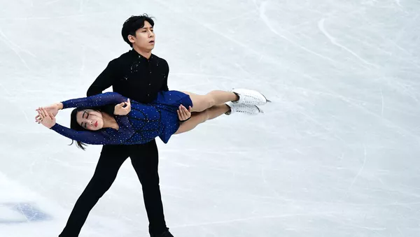  NHK杯　ペアのショートプログラムで中国の隋文静＆韓聰組が首位