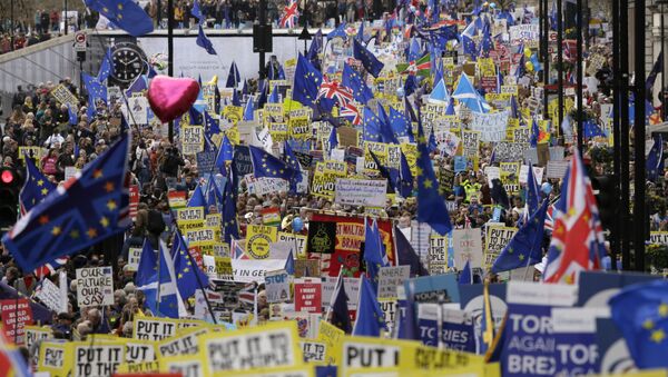 ＥＵ離脱問う再投票求めるデモ行進、１００万人が参加＝主催者発表 - Sputnik 日本