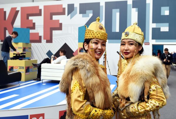 トゥヴァの民族衣装を着た女性たち。ロシア - Sputnik 日本