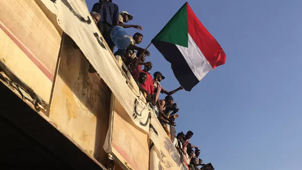 スーダン軍は大統領を解任、政府を解散させ、まもなく国を率いると発表へ＝消息筋 - Sputnik 日本