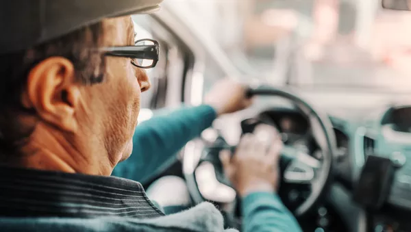 日本のシルバー世代の運転手たち　事故予防の鍵は「自制」