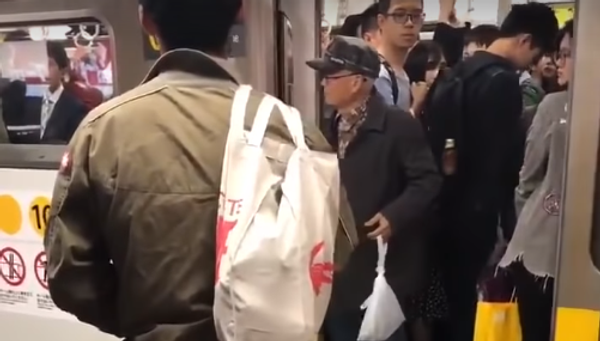 高齢者の男性、地下鉄の発車を１分以上妨害　名古屋 - Sputnik 日本