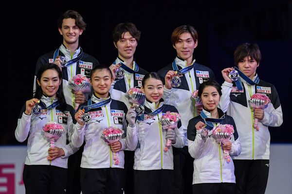 銀メダルを獲得した日本の選手たち - Sputnik 日本