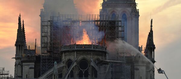 パリのノートルダム大聖堂で大きな火災 パリのノートルダム大聖堂で大きな火災 - Sputnik 日本