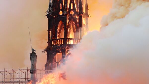パリのノートルダム大聖堂で大きな火災 - Sputnik 日本
