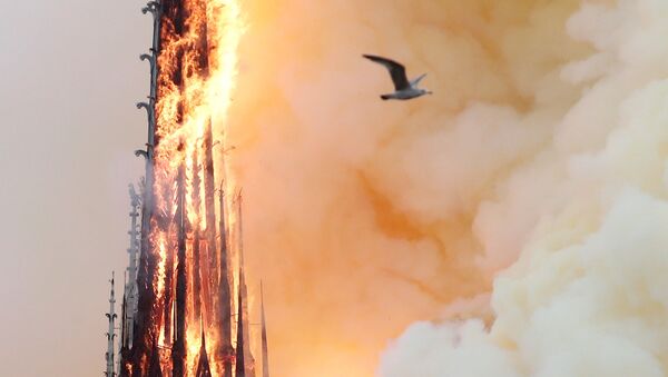 フランスの引き裂かれた心：ノートルダム大聖堂火災 - Sputnik 日本