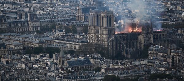 パリのノートルダム大聖堂で大きな火災 パリのノートルダム大聖堂で大きな火災 - Sputnik 日本