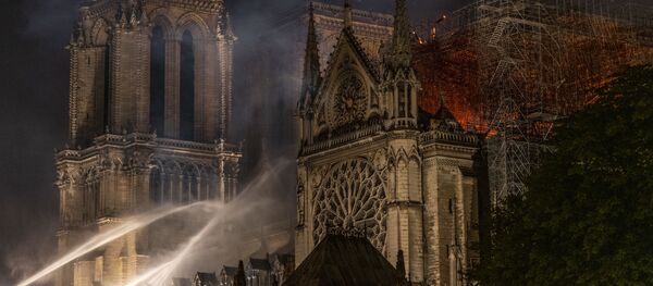 パリのノートルダム大聖堂で大きな火災 - Sputnik 日本