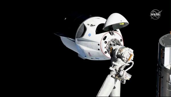 Космический корабль SpaceX Dragon Crew приближается к МКС для стыковки - Sputnik 日本