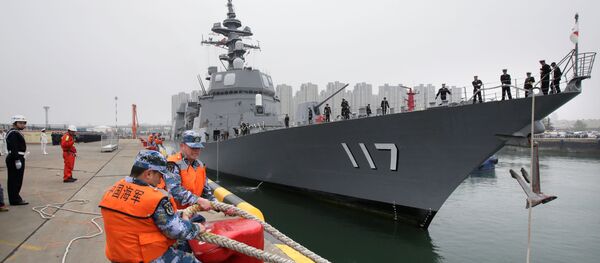 中国　明時代　青華軍持　共箱　送料込み0529 中国海軍が日本の観艦式に参加した意味とは？ - 2019年10月15日