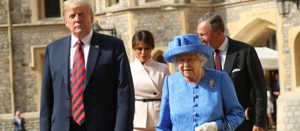 トランプ氏とエリザベス英女王(アーカイブ写真) トランプ氏とエリザベス英女王(アーカイブ写真) - Sputnik 日本