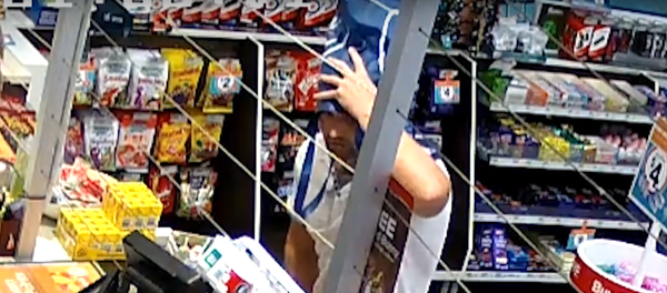 自然も被害を受けなかった:男がエコバックを持って店に強盗に入る 自然も被害を受けなかった:男がエコバックを持って店に強盗に入る - Sputnik 日本