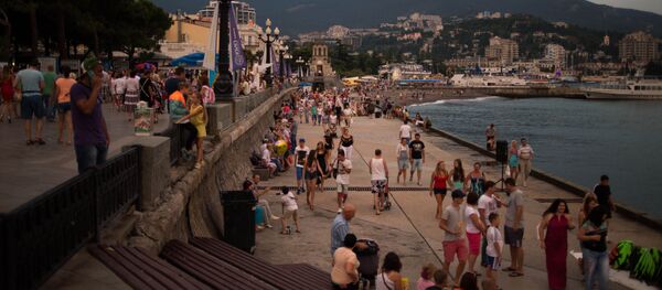 フランス議員団 クリミア訪問で「幸せそうな人たちを見た」 フランス議員団 クリミア訪問で「幸せそうな人たちを見た」 - Sputnik 日本