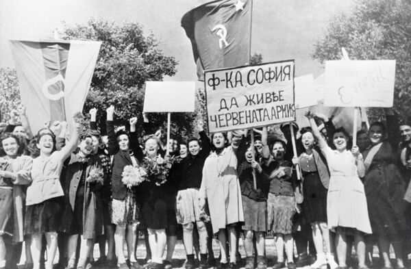 ブルガリアの首都ソフィア　工場の女性労働者らがソ連兵を歓迎 - Sputnik 日本