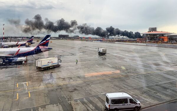 モスクワ、シェレメチエヴォ国際空港で緊急着陸時に火災 - Sputnik 日本