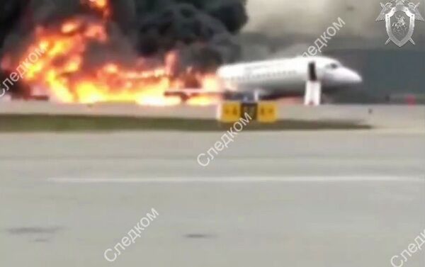 モスクワ、シェレメチエヴォ国際空港で緊急着陸時に火災 - Sputnik 日本
