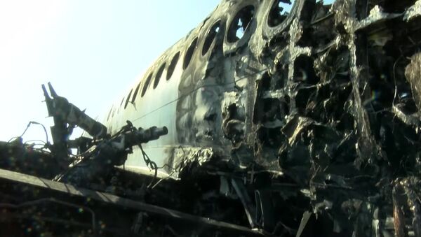 ロシア旅客機炎上　果敢に乗客救助のスチュワーデスを英国人が「ヒーロー」 - Sputnik 日本