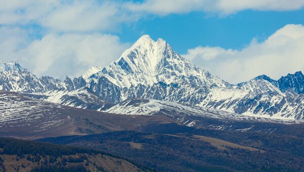アルタイ山脈で雪崩　旅行客７人が犠牲 - Sputnik 日本