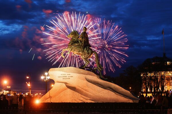 サンクトペテルブルクの「戦勝記念日」の祝賀花火 - Sputnik 日本