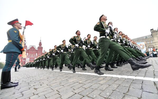 赤の広場で行われた戦勝記念軍事パレードに参加した士官 - Sputnik 日本