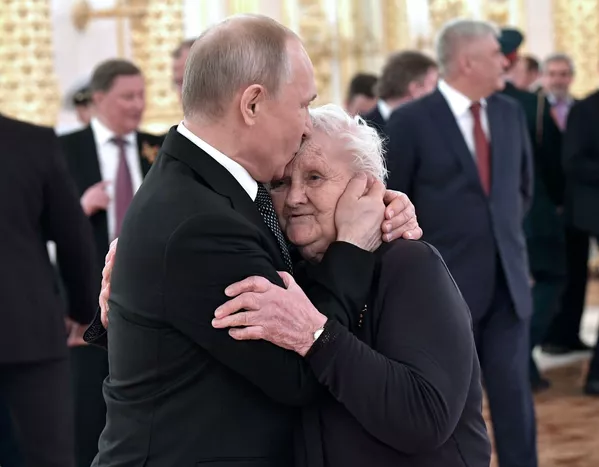 プーチン大統領と学校時代の恩師、ベーラ・グレービチ氏 プーチン大統領と学校時代の恩師、ベーラ・グレービチ氏 - Sputnik 日本