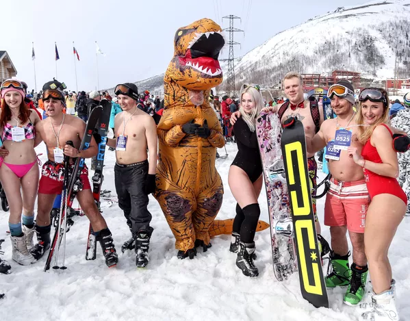 水着スキー祭「ヒビヌィ・ビキニ2019」。ロシア北部ムルマンスク州キロフスク 水着スキー祭「ヒビヌィ・ビキニ2019」。ロシア北部ムルマンスク州キロフスク - Sputnik 日本