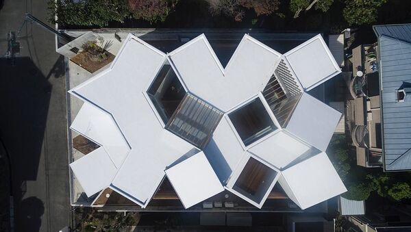 日本の建築家が、家族のために「ラビリンスの家」をつくる - Sputnik 日本