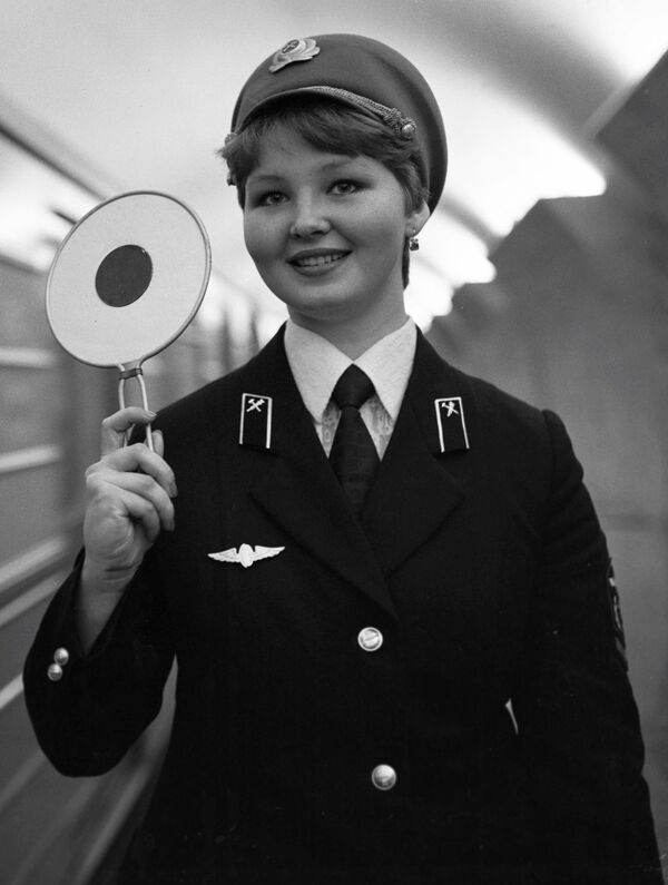 マヤコフスカヤ駅の当直助役、１９８０年 - Sputnik 日本