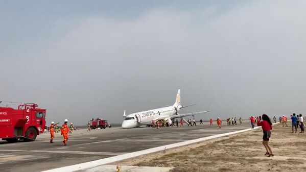 前輪が出ない状態のままミャンマーの空港に緊急着陸したミャンマー・ナショナル航空の旅客機 - Sputnik 日本