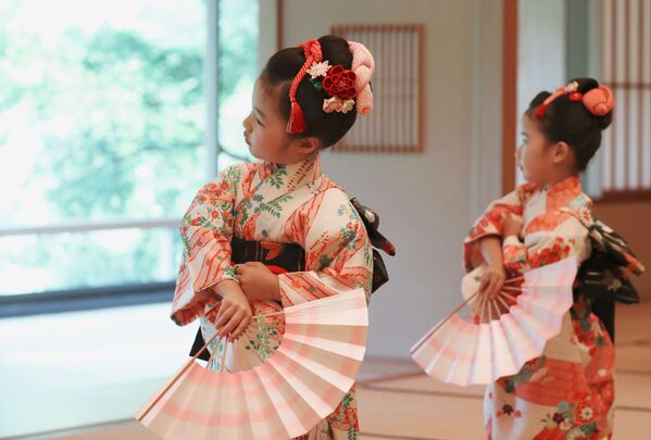 メラニア・トランプ夫人と 安倍昭恵夫人の前で少女らが日舞を披露 - Sputnik 日本