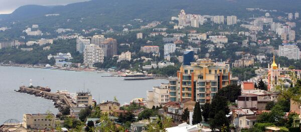 フランスの議員、クリミアでオバマ大統領を侮辱したTシャツを買う フランスの議員、クリミアでオバマ大統領を侮辱したTシャツを買う - Sputnik 日本