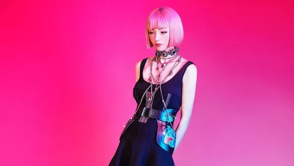 ピンク色の髪をしたモデルの「イマ（Ｉｍｍａ）」