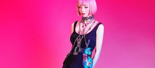 ピンク色の髪をしたモデルの「イマ(Imma)」 ピンク色の髪をしたモデルの「イマ(Imma)」 - Sputnik 日本