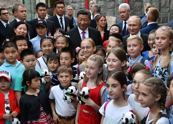中国の習近平国家主席とロシアのプーチン大統領　モスクワ動物園へ２頭のジャイアントパンダを貸与する公式セレモニーに参加 - Sputnik 日本
