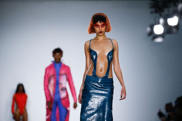 英ロンドンで開催されたメンズ・ファッションウィークで、コレクションを披露するモデルたち - Sputnik 日本