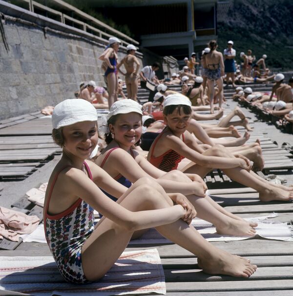ビーチの子どもたち、ピオネール・キャンプ「アルテーク」、１９７３年 - Sputnik 日本