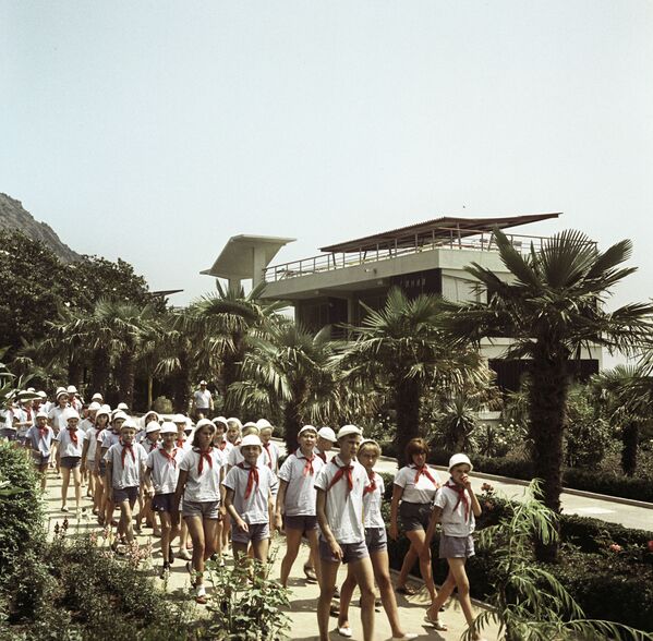 クリミアにあるピオネール・キャンプ「アルテーク」での散歩、１９６７年 - Sputnik 日本