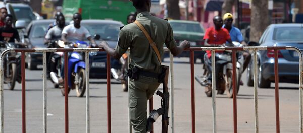 Полицейский в Буркина-Фасо - Sputnik 日本