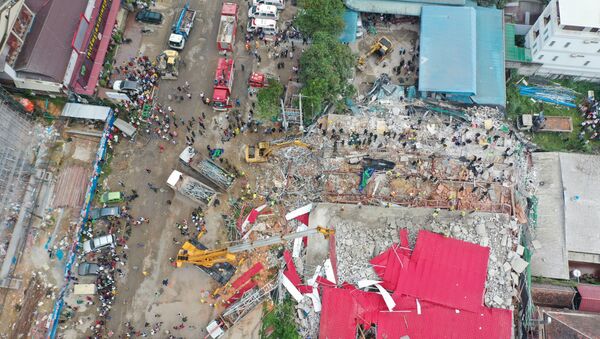 カンボジアのビル崩壊　死者２４人に - Sputnik 日本