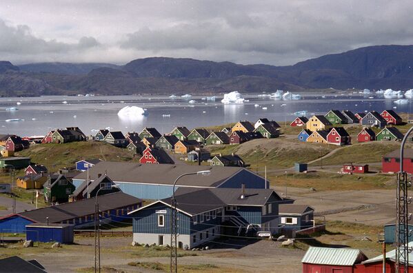 フィヨルドにある巨大な氷山　 グリーンランド南部ナルサーク - Sputnik 日本