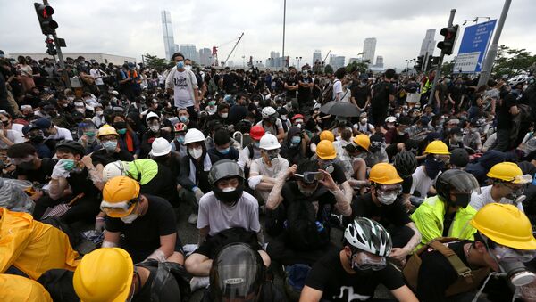 香港デモ隊、立法会建物に突入 - Sputnik 日本