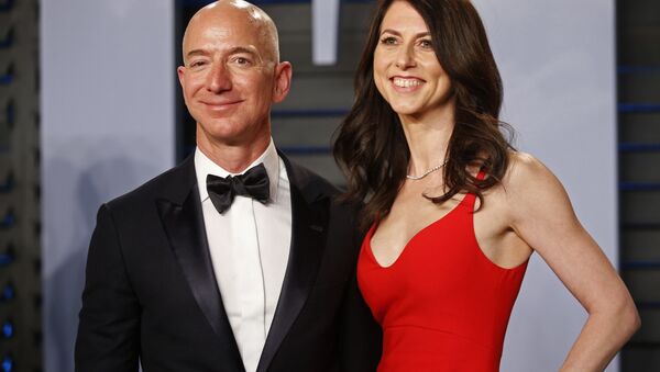 Владелец Amazon Джефф Безос с женой на вечеринке Vanity Fair Oscar Party - Sputnik 日本